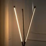 Lampadaire LED Ember - Éclairage LED Minimaliste avec Base Tripode en Aluminium