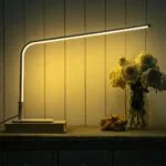 Lampe de Table Skiva - Luminaire LED Géométrique en Métal Noir