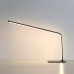 Lampe de Table Skiva - Luminaire LED Géométrique en Métal Noir