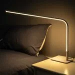 Lampe de Table Skiva - Luminaire LED Géométrique en Métal Noir