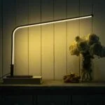 Lampe de Table Skiva - Luminaire LED Géométrique en Métal Noir