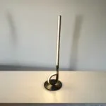 Lampe de Table Design Isa - Éclairage Moderne LED pour Salon, Chambre ou Bureau